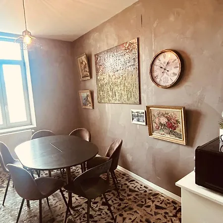 Comme Chez Le Notaire Apartment